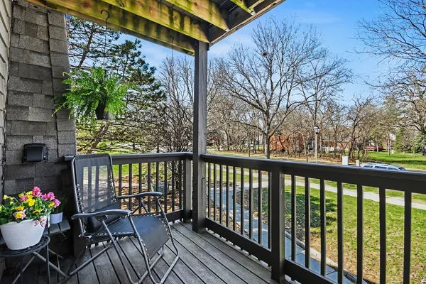 $225,000 | 1484 Stonebridge Circle, Unit B6, Wheaton, IL 60189
