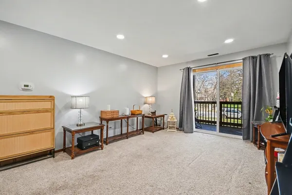 $225,000 | 1484 Stonebridge Circle, Unit B6, Wheaton, IL 60189