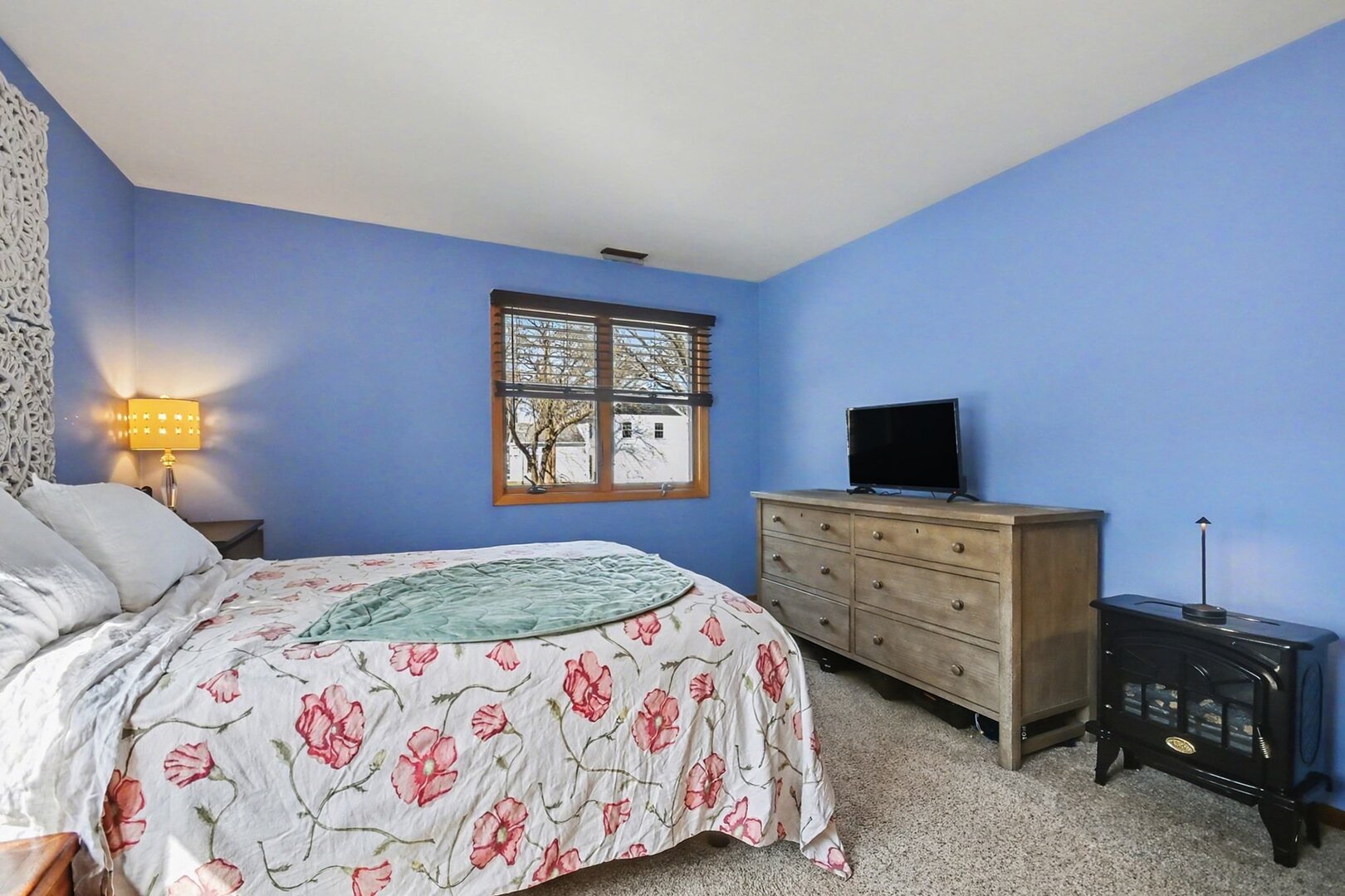 1484 Stonebridge Circle, Unit B6 Wheaton, IL 60189 - Photo 10 of 16 a bedroom with a bed and a television
