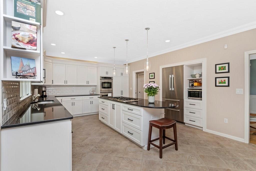 90 Far Reach Road Westwood, MA 02090 - Photo 5 of 40 Gallery Image 5