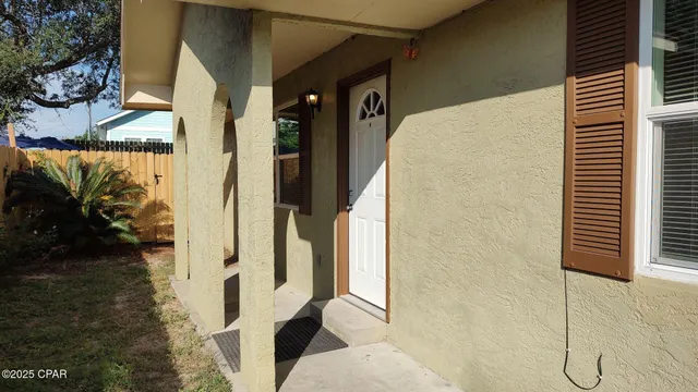 $1,695 | 6217 Pinetree Avenue, Unit B, Panama City Beach, FL 32408