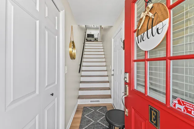 $304,900 | 590 Pewaukee Road, Unit E, Pewaukee, WI 53072