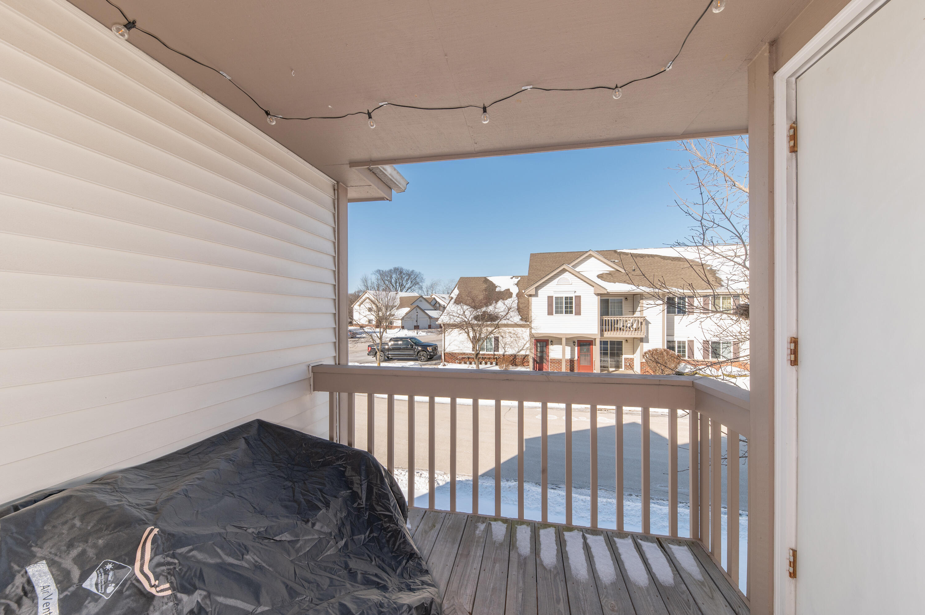 590 Pewaukee Road, Unit E Pewaukee, WI 53072 - Photo 23 of 34 Balcony