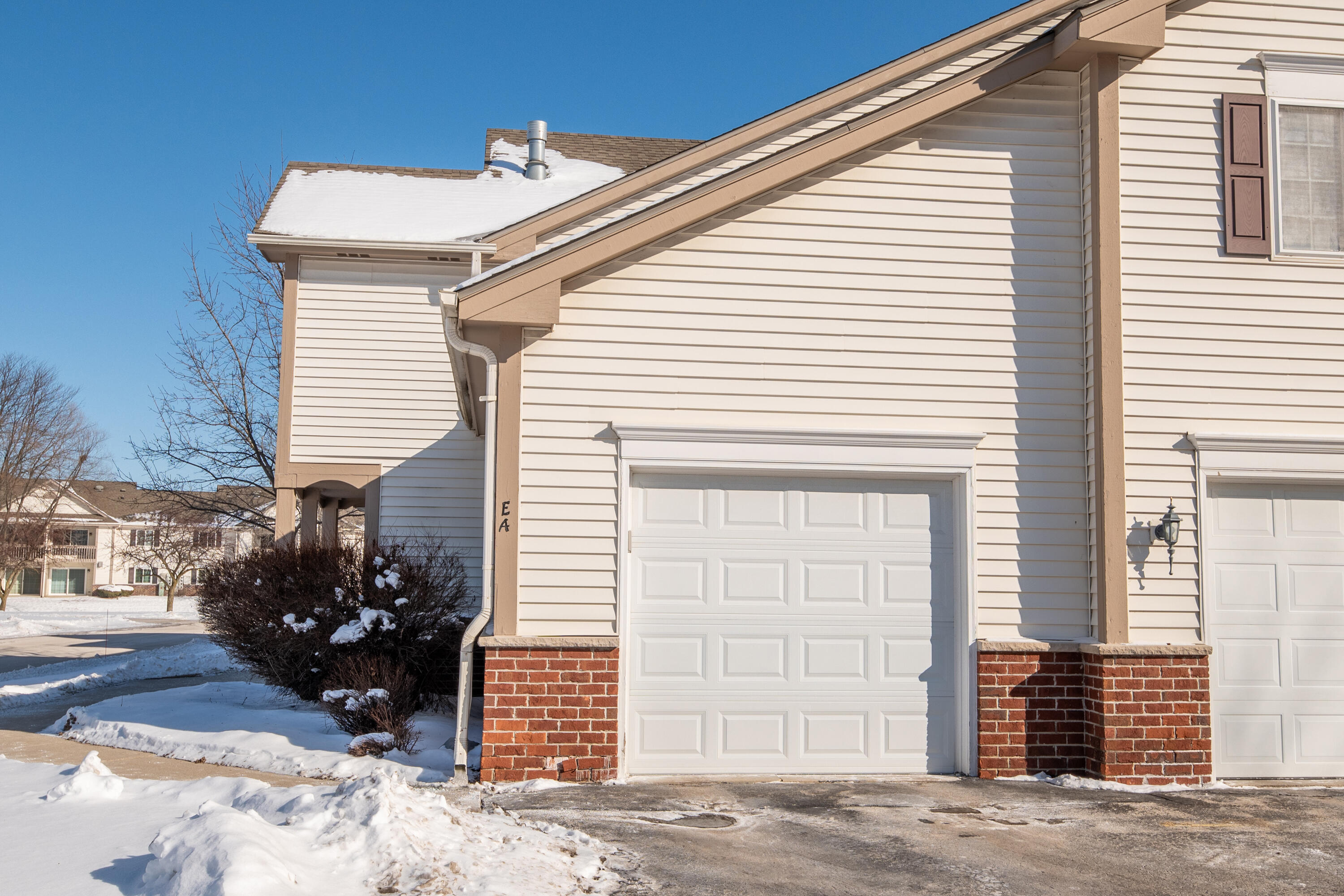 590 Pewaukee Road, Unit E Pewaukee, WI 53072 - Photo 26 of 34 Garage