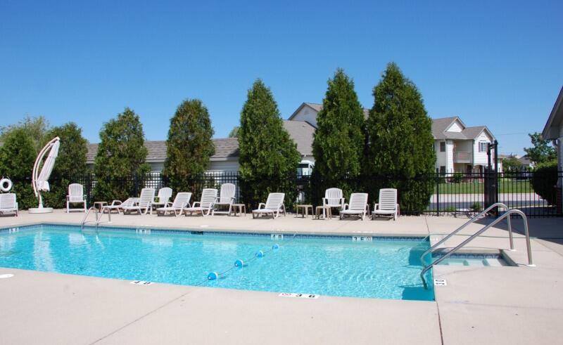 590 Pewaukee Road, Unit E Pewaukee, WI 53072 - Photo 32 of 34 Pool