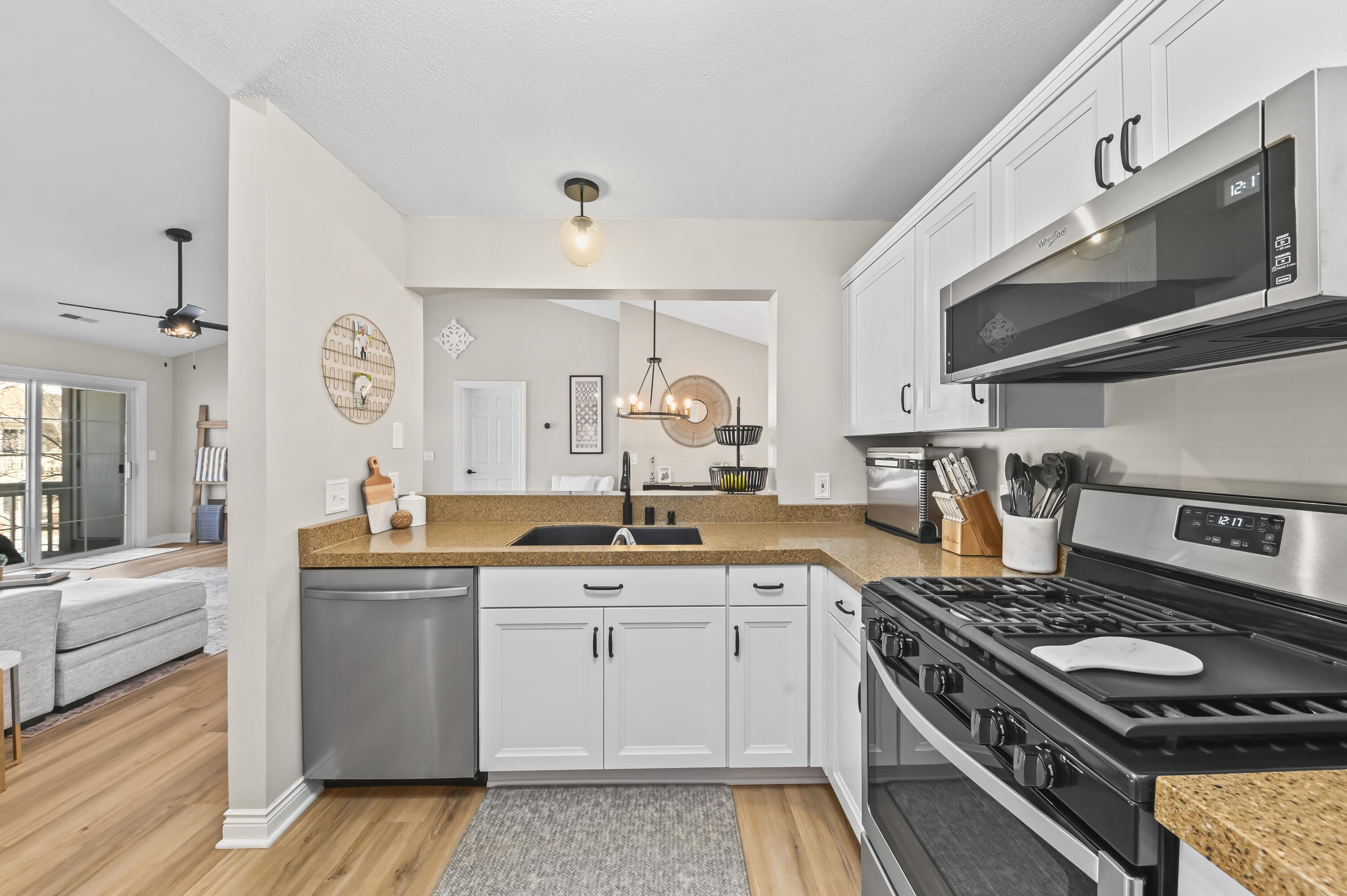 590 Pewaukee Road, Unit E Pewaukee, WI 53072 - Photo 10 of 34 Kitchen 2