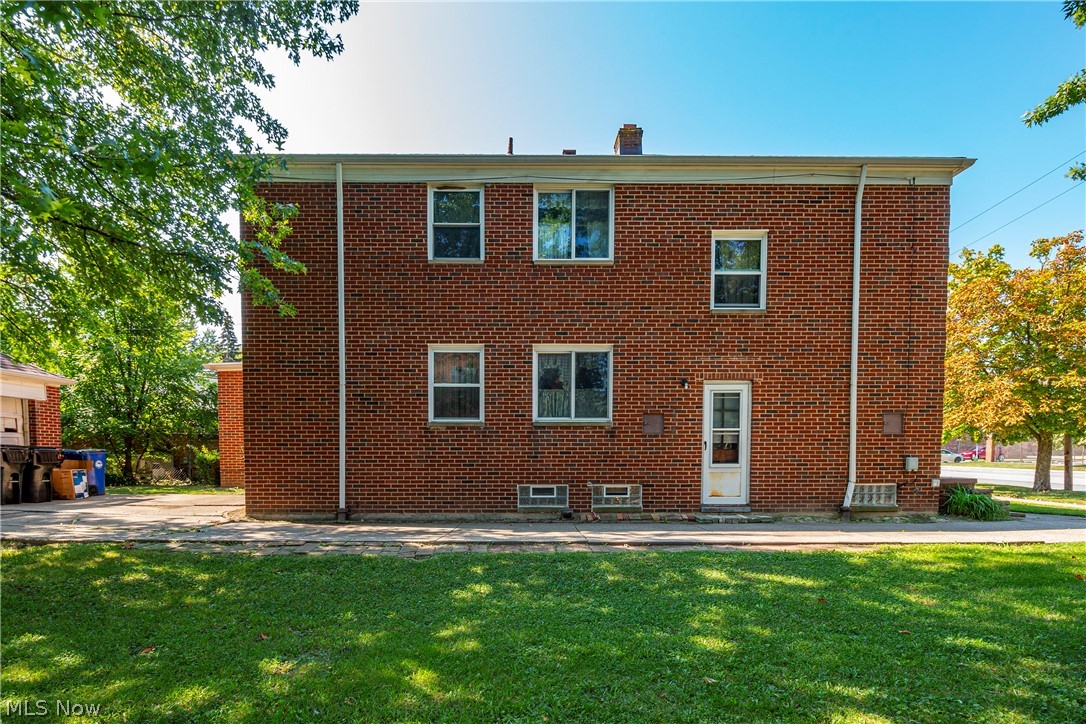 4863 Pearl Road Cleveland, OH 44109 - Photo 3 of 10 Side view of building