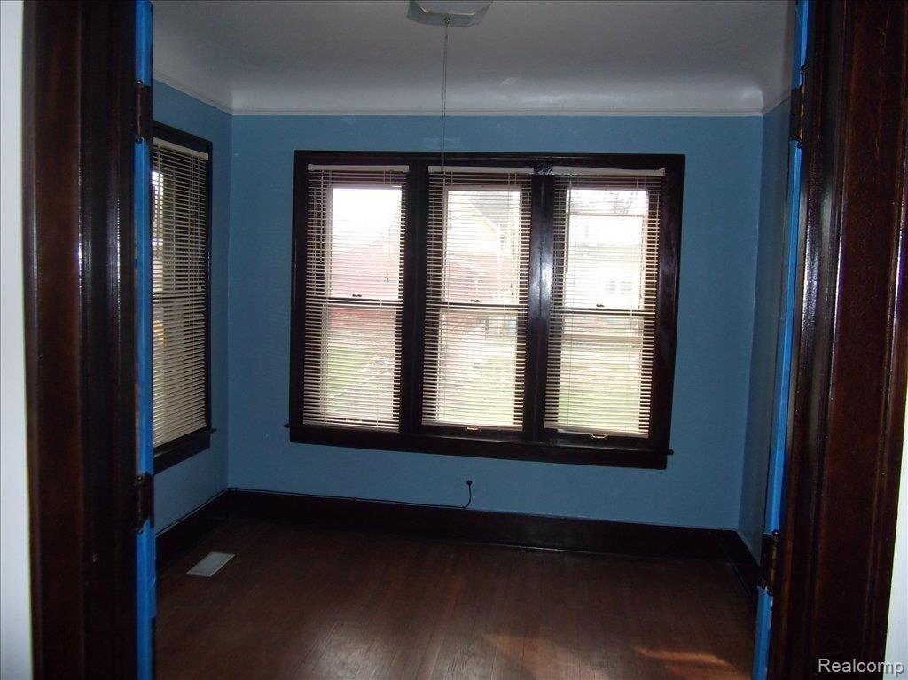 34 Alexander Street River Rouge, MI 48218 - Photo 17 of 23 TYE'S ALEXANDER 022