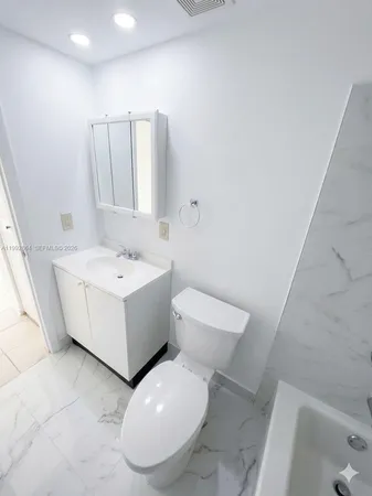 $1,800 | 6270 West Flagler Street, Unit A4, Miami, FL 33144