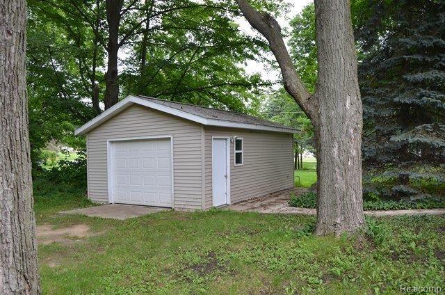 3600 Norton Road Howell, MI 48843 - Photo 5 of 17 GARAGE