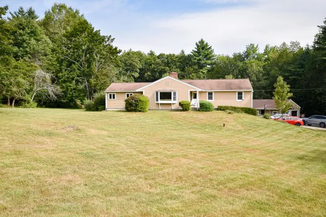 $699,900 | 8 Moharimet Drive, Madbury, NH 03823