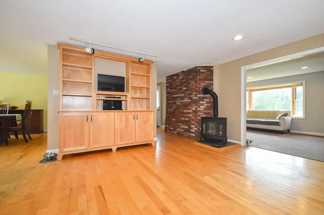 $699,900 | 8 Moharimet Drive, Madbury, NH 03823