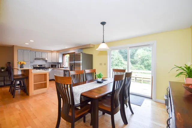 $699,900 | 8 Moharimet Drive, Madbury, NH 03823