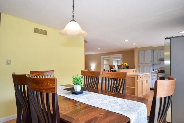 $699,900 | 8 Moharimet Drive, Madbury, NH 03823