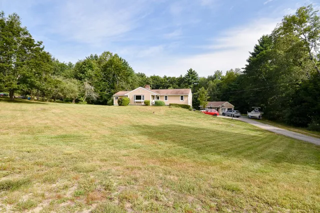 $699,900 | 8 Moharimet Drive, Madbury, NH 03823