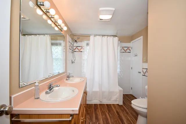 $699,900 | 8 Moharimet Drive, Madbury, NH 03823