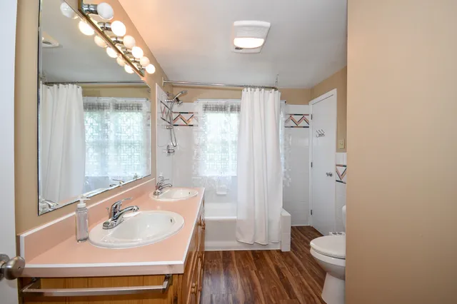 $699,900 | 8 Moharimet Drive, Madbury, NH 03823