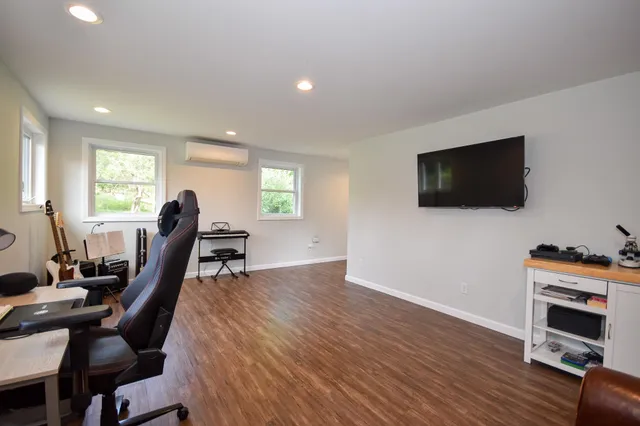 $699,900 | 8 Moharimet Drive, Madbury, NH 03823