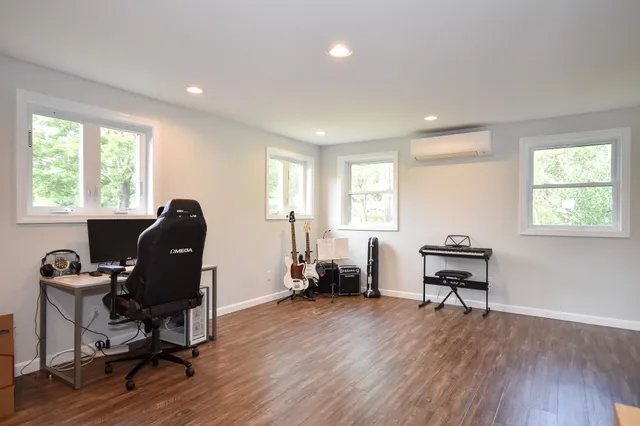 $699,900 | 8 Moharimet Drive, Madbury, NH 03823