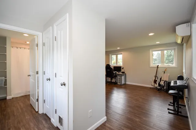 $699,900 | 8 Moharimet Drive, Madbury, NH 03823