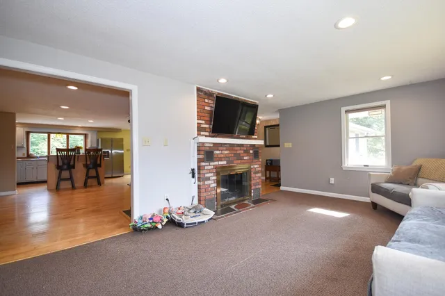 $699,900 | 8 Moharimet Drive, Madbury, NH 03823