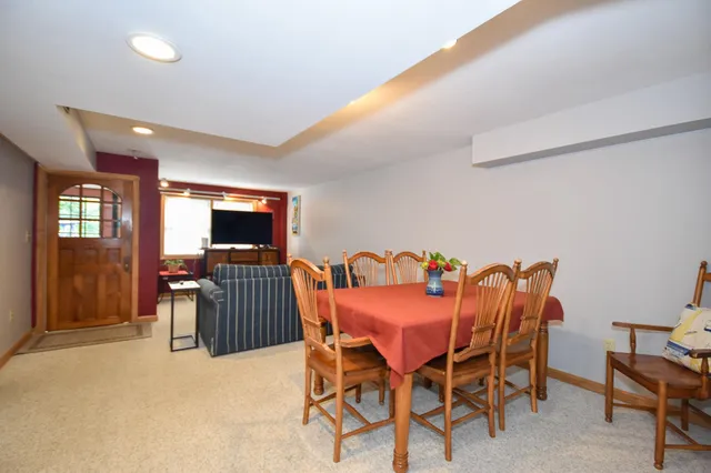 $699,900 | 8 Moharimet Drive, Madbury, NH 03823