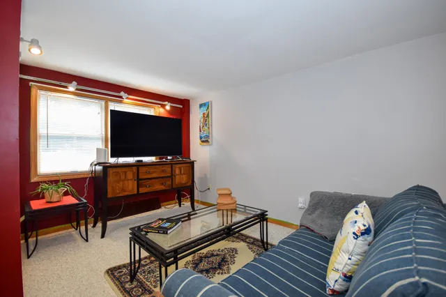 $699,900 | 8 Moharimet Drive, Madbury, NH 03823