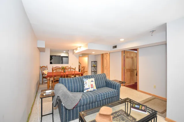 $699,900 | 8 Moharimet Drive, Madbury, NH 03823