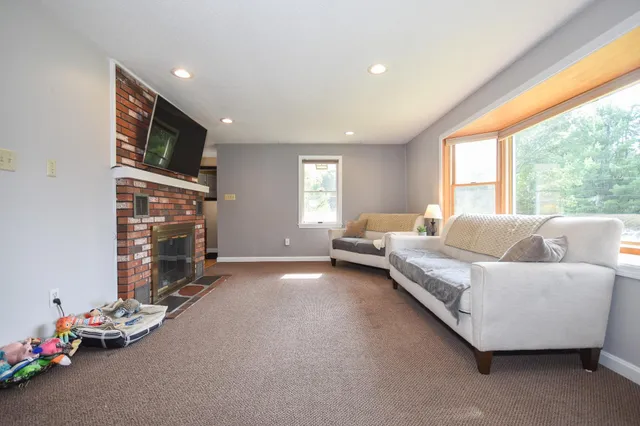 $699,900 | 8 Moharimet Drive, Madbury, NH 03823