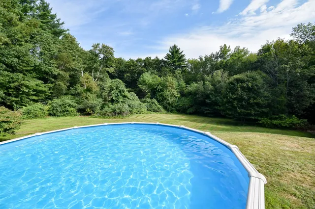 $699,900 | 8 Moharimet Drive, Madbury, NH 03823