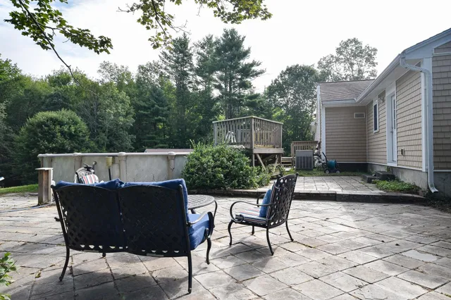 $699,900 | 8 Moharimet Drive, Madbury, NH 03823