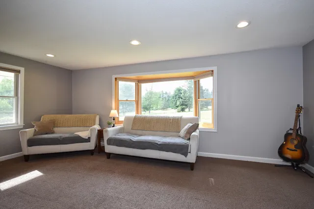 $699,900 | 8 Moharimet Drive, Madbury, NH 03823