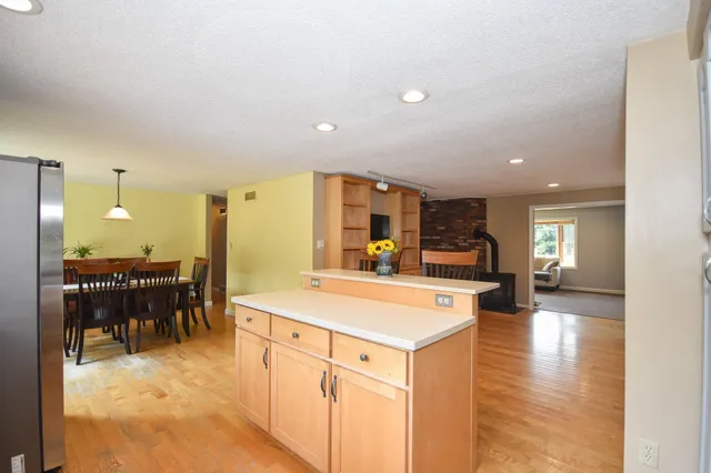 $699,900 | 8 Moharimet Drive, Madbury, NH 03823