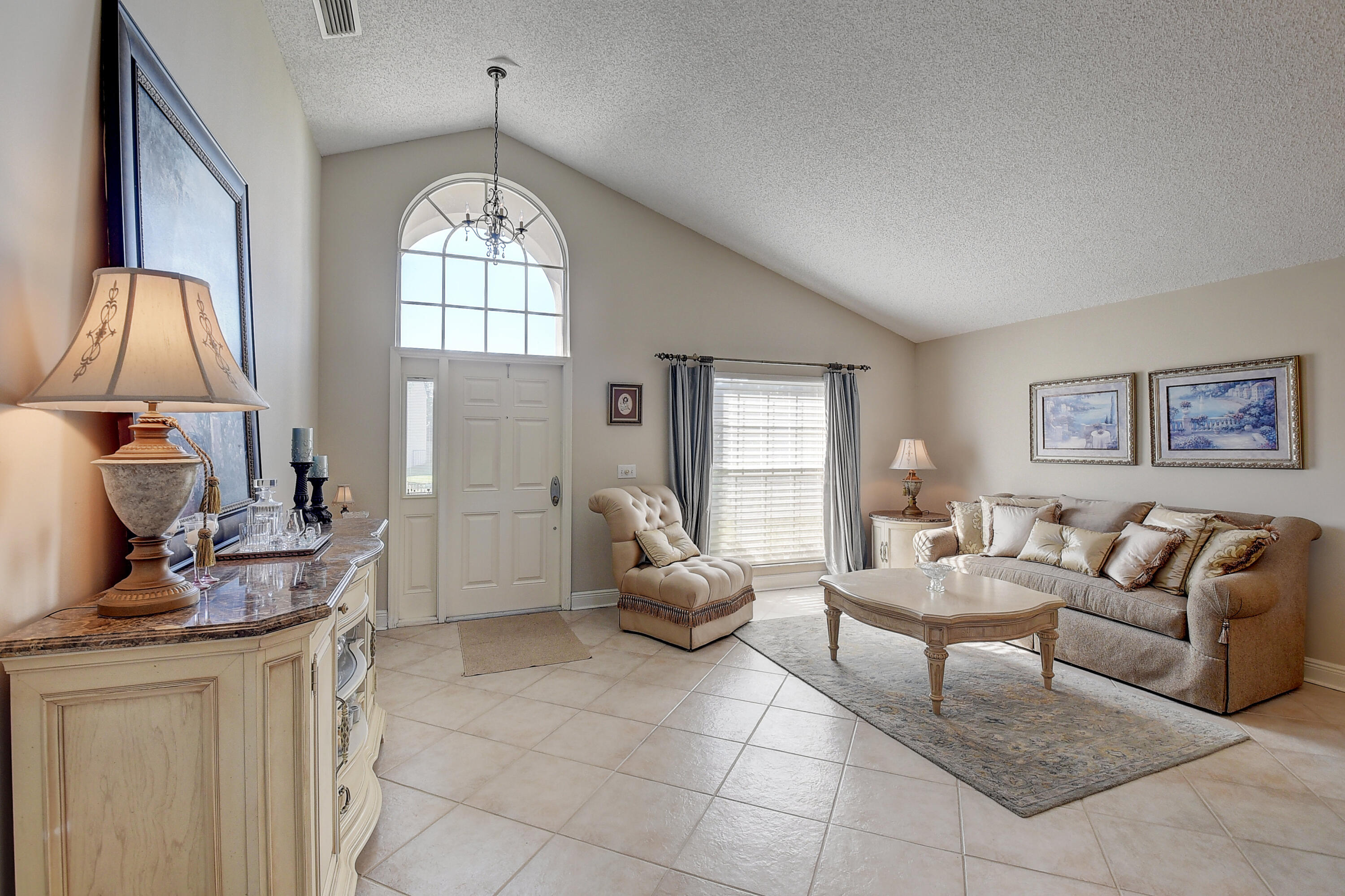 22496 Middletown Drive Boca Raton, FL 33428 - Photo 9 of 29 Light & Bright