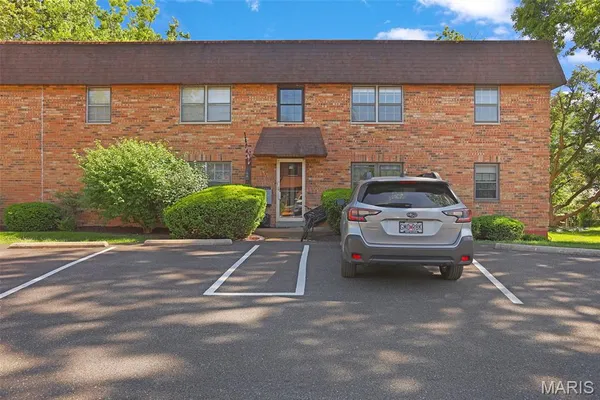 $165,000 | 459 South Clay Avenue, Unit C, Kirkwood, MO 63122