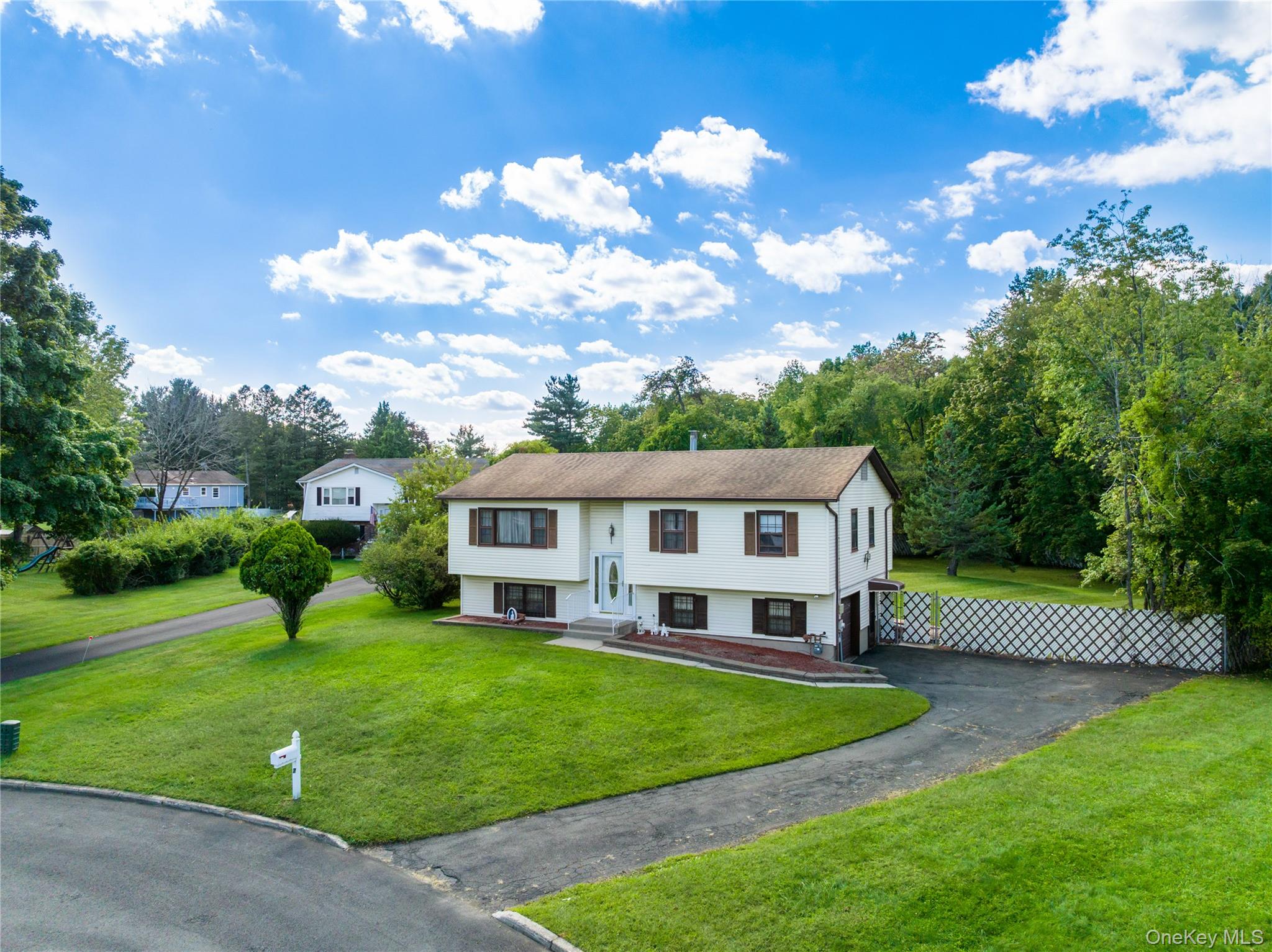 7 Roxbury Court Chestnut Ridge, NY 10977 - Photo 1 of 27 Gallery Image 1