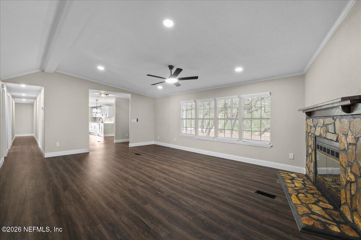 268 Beulah Church Road Welaka, FL 32112 - Photo 11 of 33 Living Room