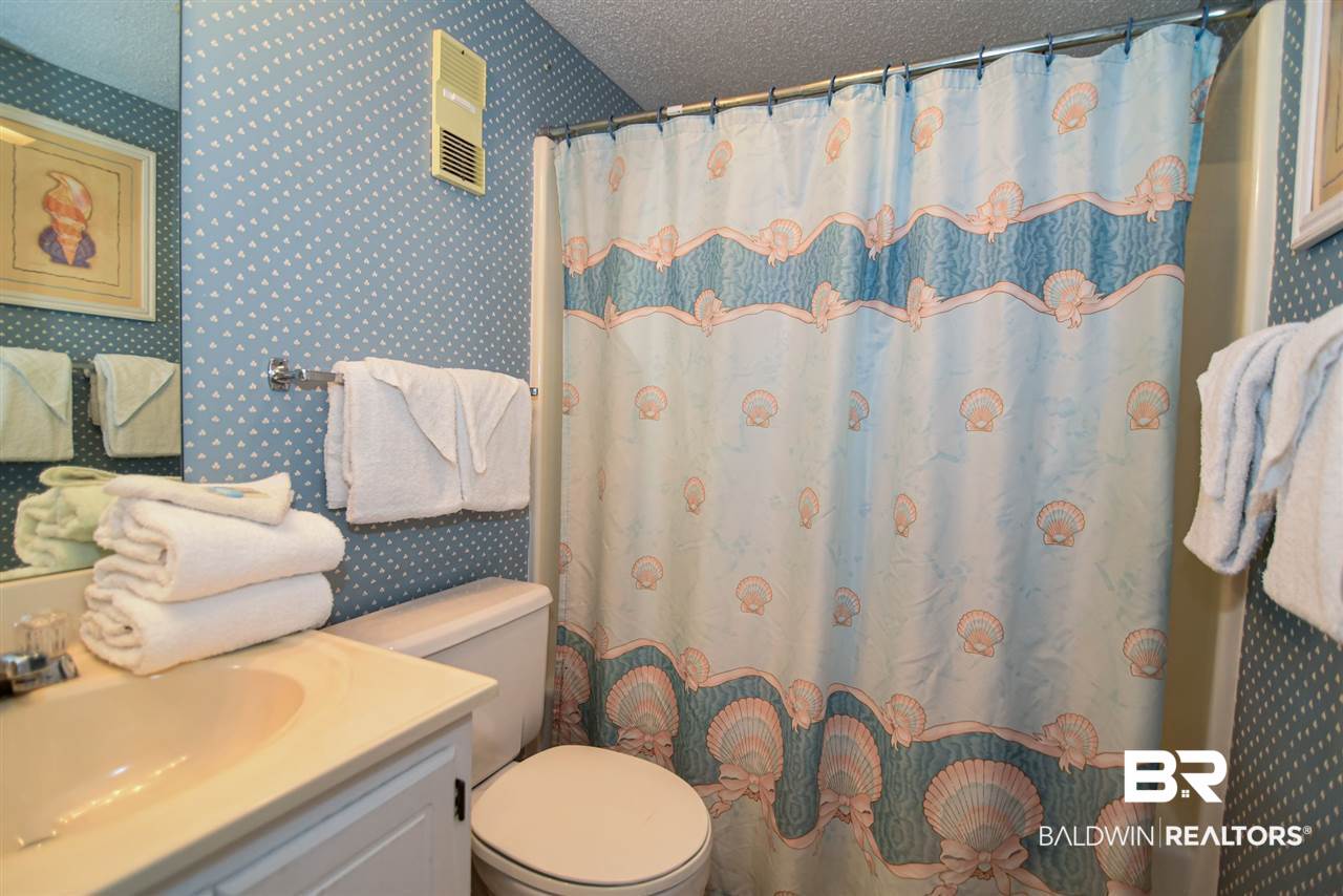 375 Plantation Road, Unit 5311 Gulf Shores, AL 36542 - Photo 12 of 18 Guest Bathroom
