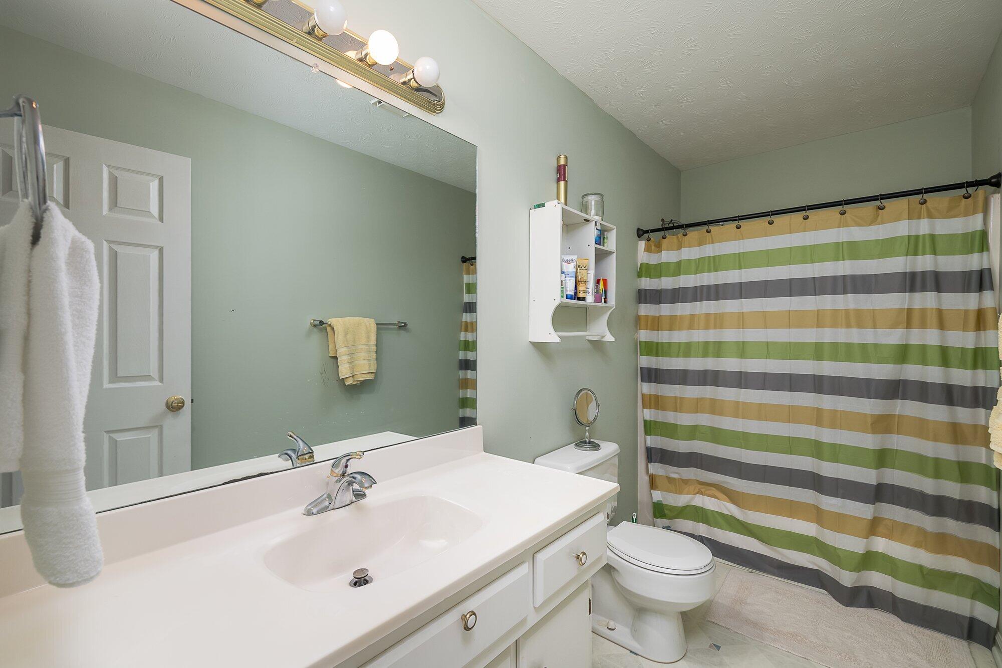 409 Ryne Court Versailles, KY 40383 - Photo 20 of 24 409_ryne_ct_8_8_23-022.jpg-SMALL