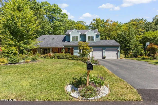 $625,000 | 33 Middlesex Drive, Bethlehem, NY 12159