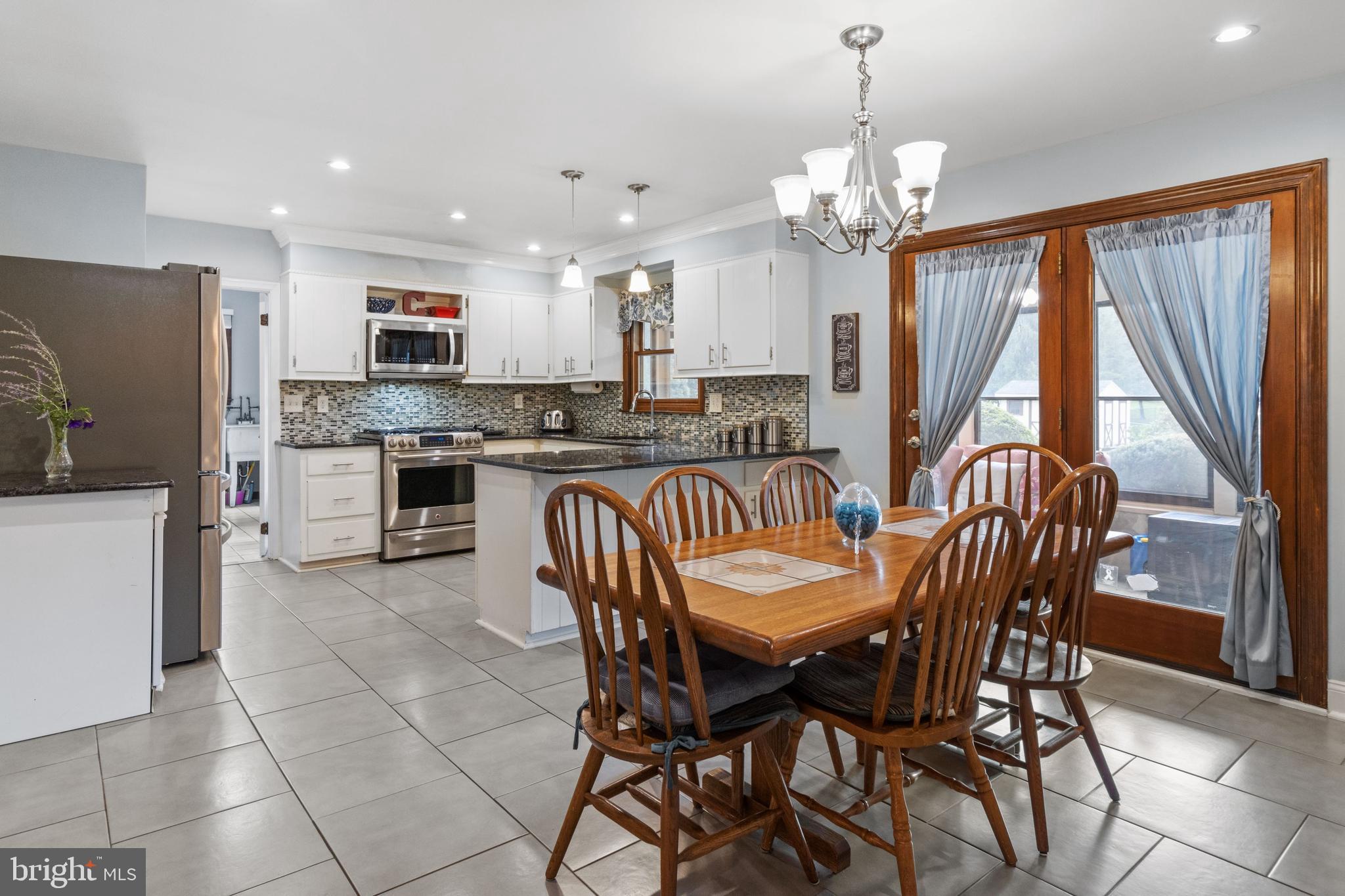 1081 Lavera Road Warminster, PA 18974 - Photo 12 of 40 Kitchen