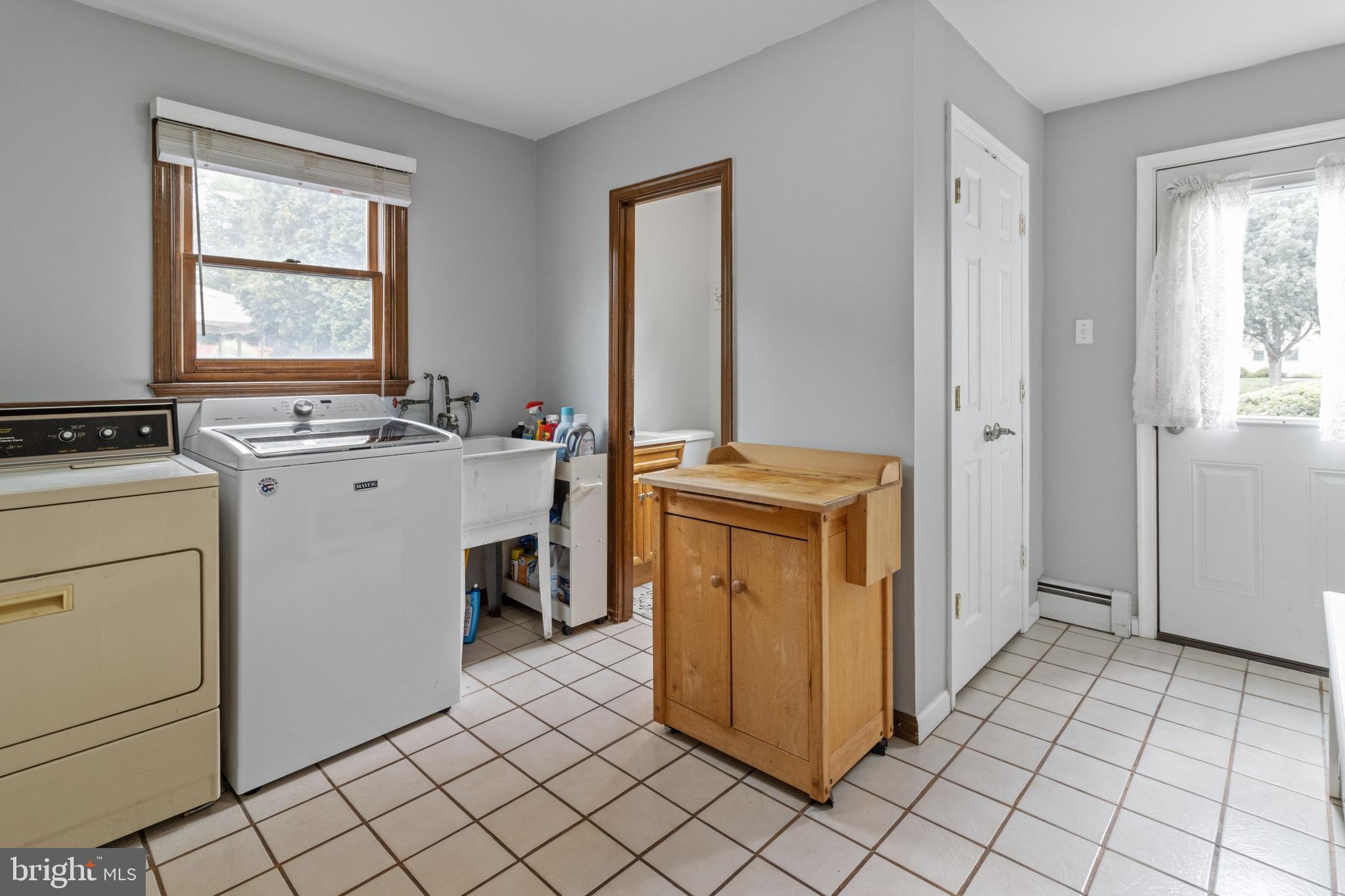 1081 Lavera Road Warminster, PA 18974 - Photo 13 of 40 Laundry/Mud Room