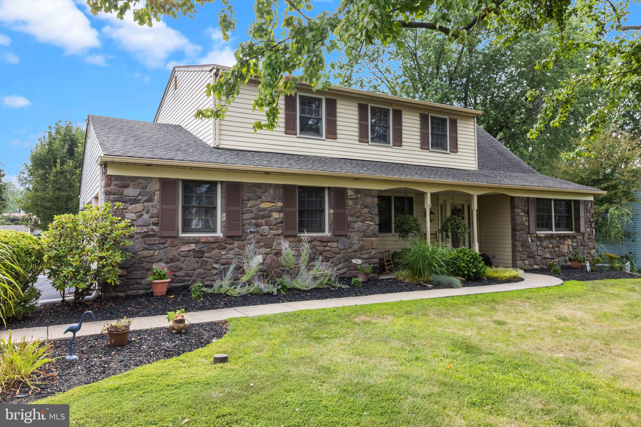 1081 Lavera Road Warminster, PA 18974 - Photo 3 of 40 Exterior Front