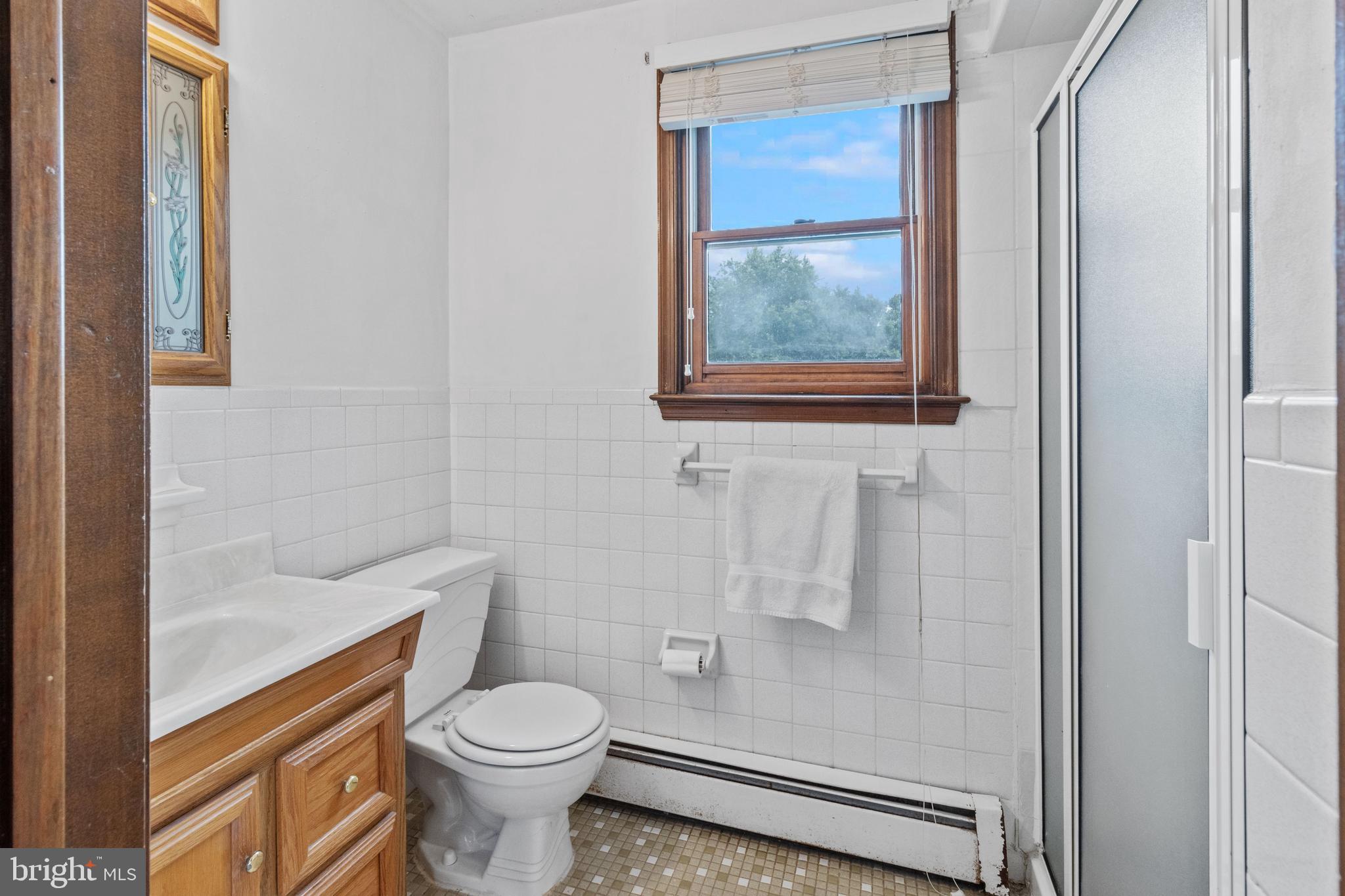 1081 Lavera Road Warminster, PA 18974 - Photo 25 of 40 Master Bath