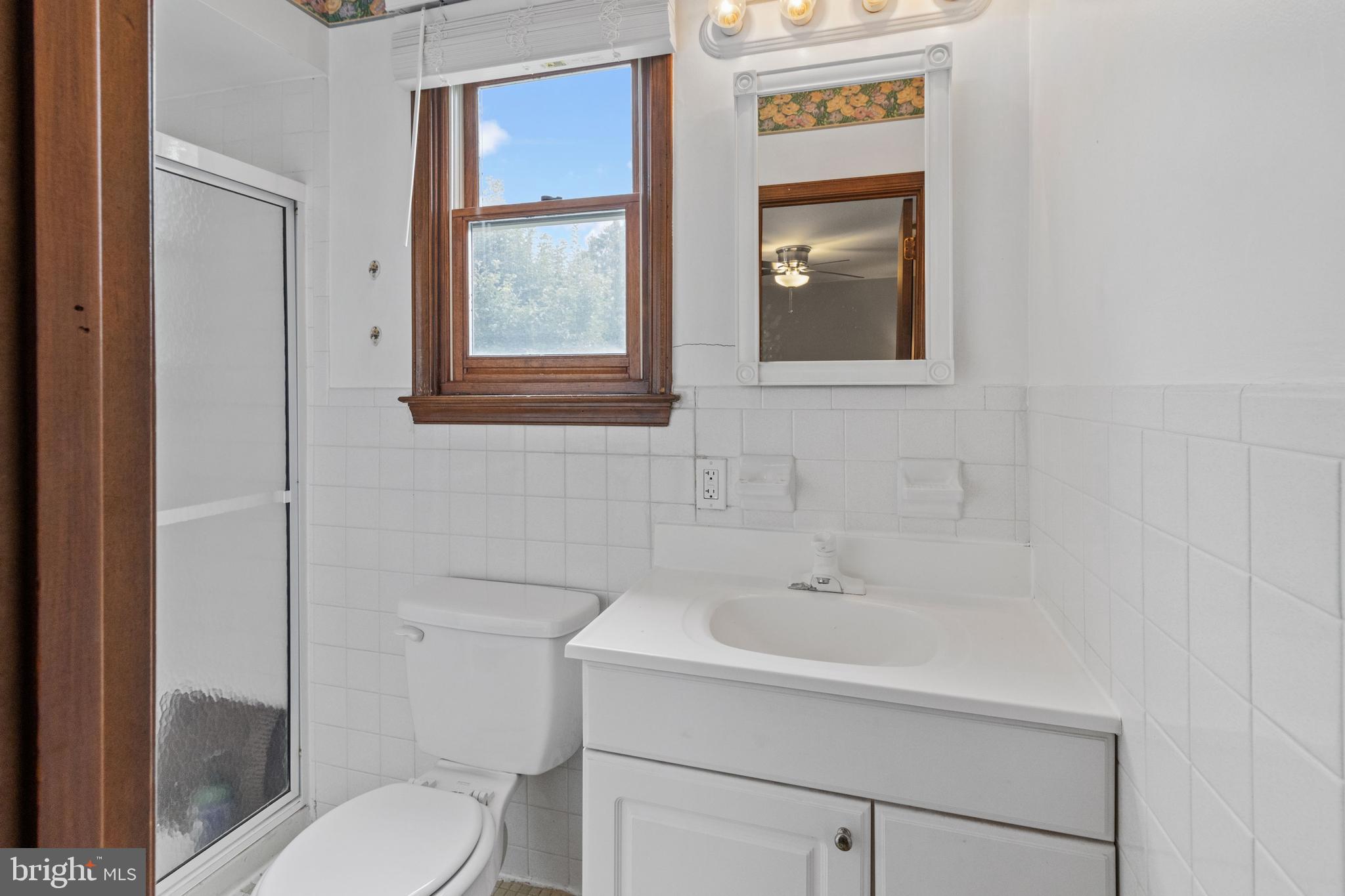 1081 Lavera Road Warminster, PA 18974 - Photo 28 of 40 Bathroom for Bedroom 2