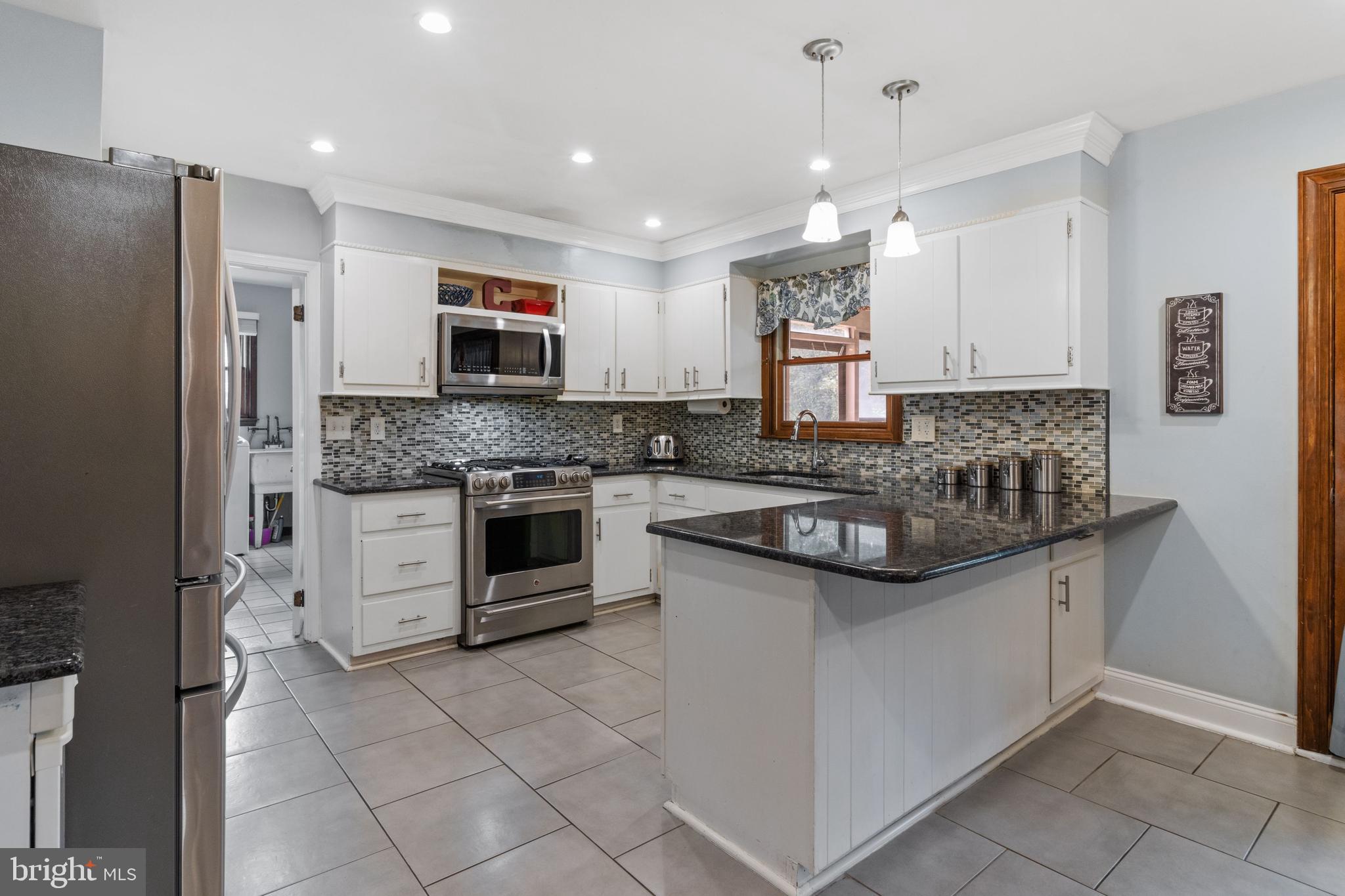 1081 Lavera Road Warminster, PA 18974 - Photo 10 of 40 Kitchen