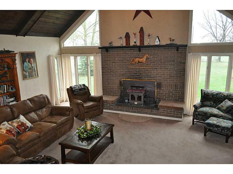 326 Jones Road Cabot, PA 16023 - Photo 16 of 25 Living Room.