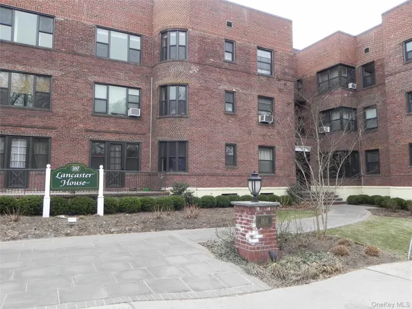 $3,495 | 160 South Middle Neck Road, Unit 3A, Great Neck, NY 11021