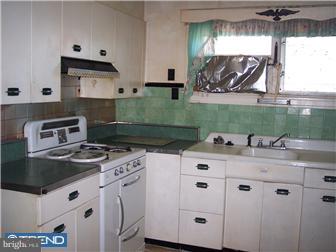 4921 Rorer Street Philadelphia, PA 19120 - Photo 4 of 9 Kitchen