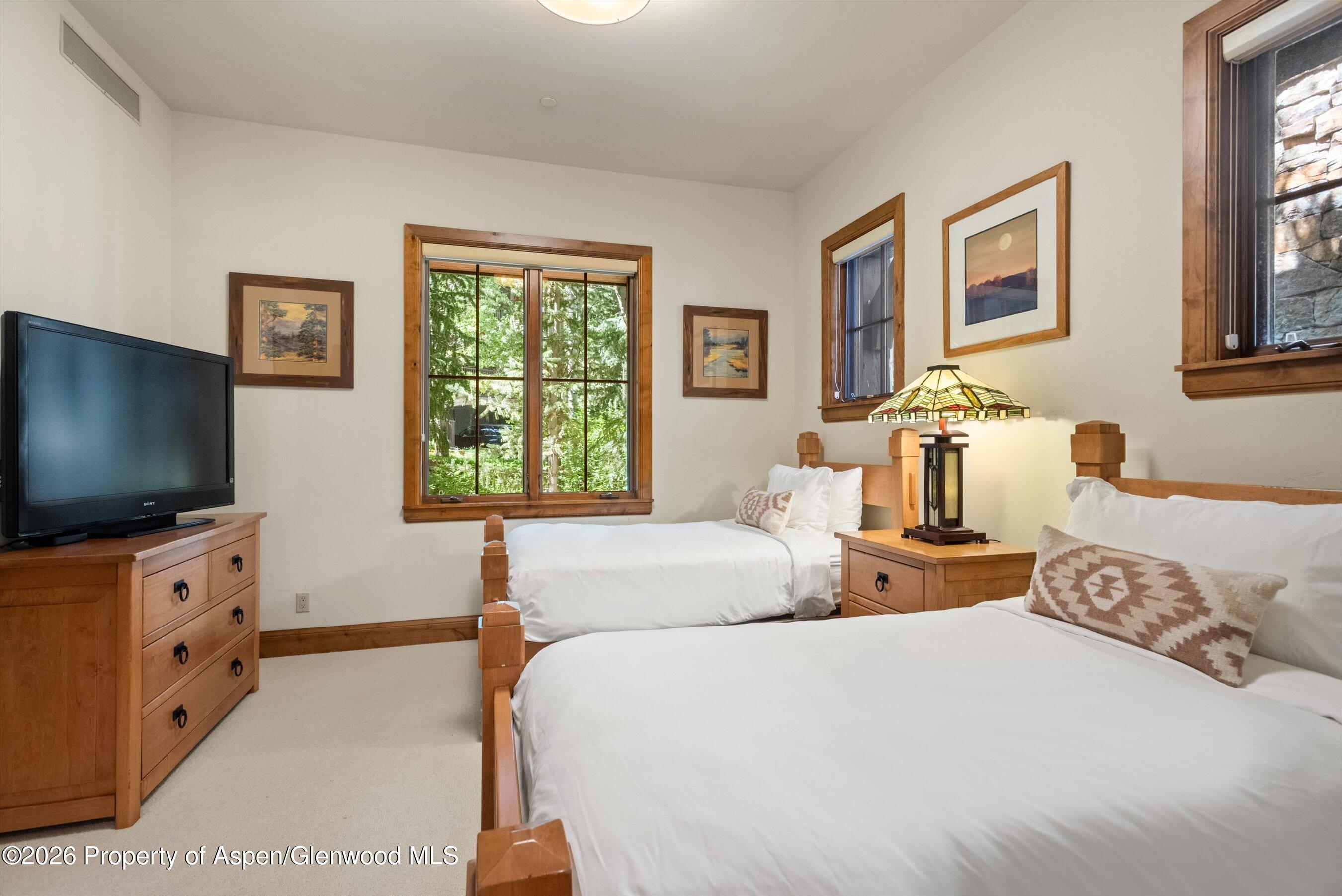 64 Prospector Road, Unit 7 Aspen, CO 81611 - Photo 33 of 49 32-64ProspectorRd_06192026_032